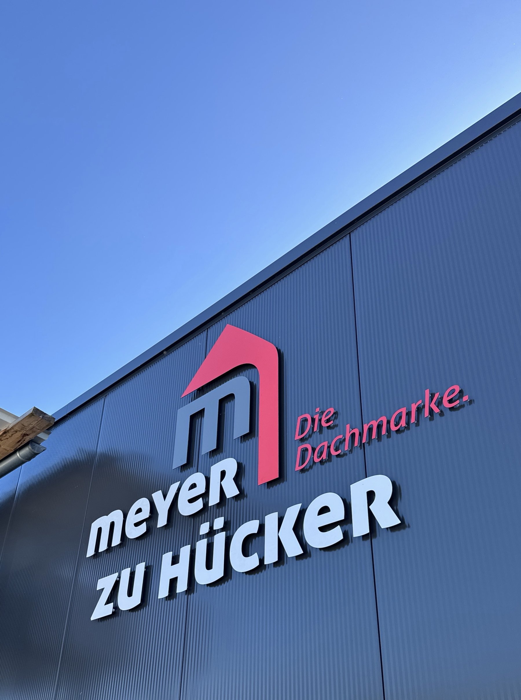 Meyer zu Hücker Logo Fassade